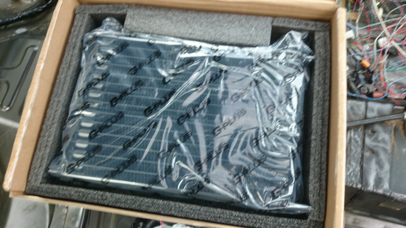 Mod number 1 (apologies for the god awful photo). An ebay special Thermostatic Oil cooler, complete with sandwich plate. More on that fitting later.